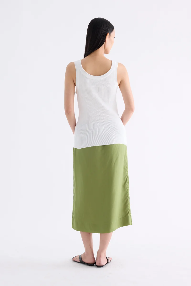 ذا اديتورز ماركت كانيري تانك بياقة قارب مضلع